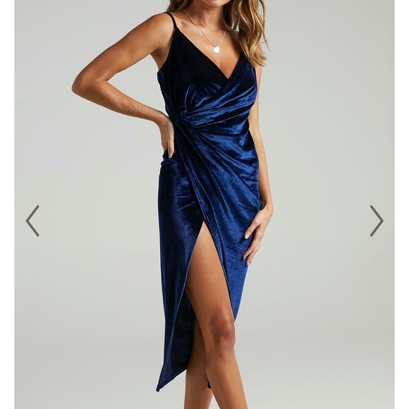 NWOT SHOWPO LOVING BLIND VELVET NAVY BLUE MIDI DRESS WITH SLIT SIZE SMALL - Picture 2 of 9